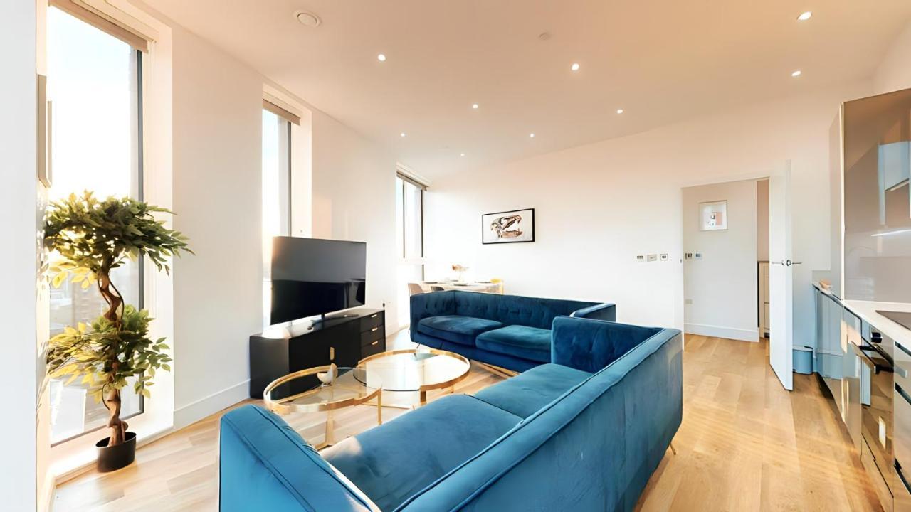 View 2-bed Battersea Penthouse - Underground Parking * Londres