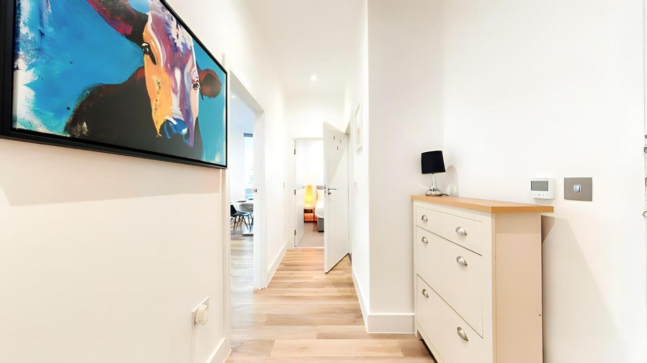 View 2-bed Battersea Penthouse - Underground Parking Appartement Londres